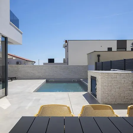 2-bedroom With Private Pool In 빌라