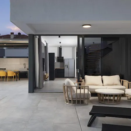 2-bedroom With Private Pool In * 풀라