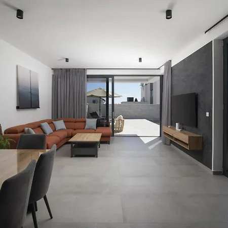 2-bedroom With Private Pool In