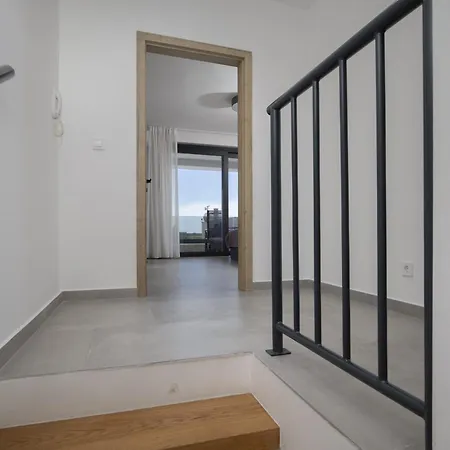 2-bedroom With Private Pool In 풀라