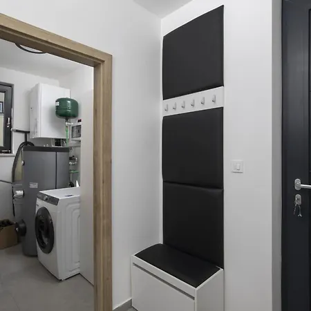 2-bedroom With Private Pool In 풀라