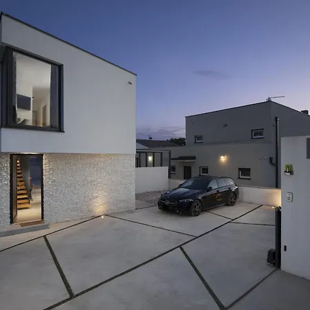 2-bedroom With Private Pool In * 풀라